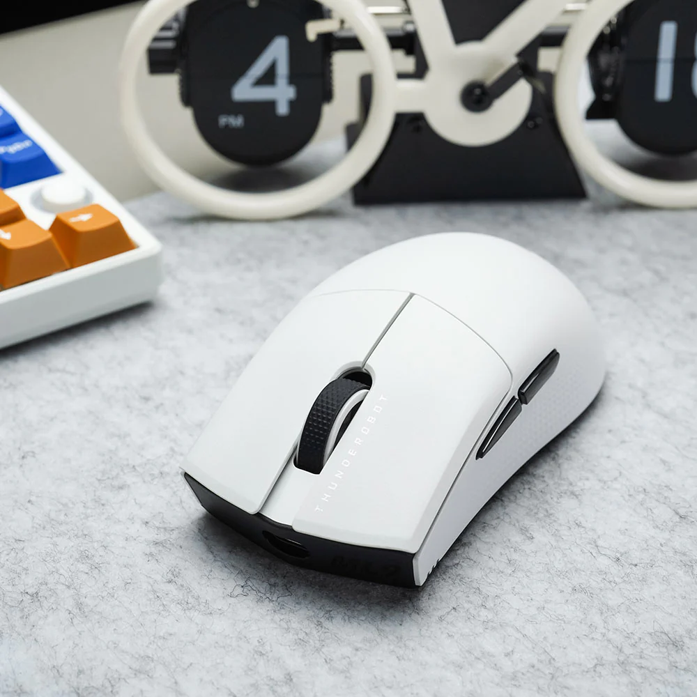 thumbnail image 2 of Thunderobot Ml903 4K Gaming With Charging Dock Paw3395 Tri-Mode Wired 2 Bluetooth Wireless Mouse I.1382721763 2 of 9