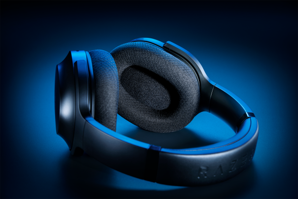 RAZER BARRACUDA WIRELESS MULTI-PLATFORM GAMING HEADSET - Image 3