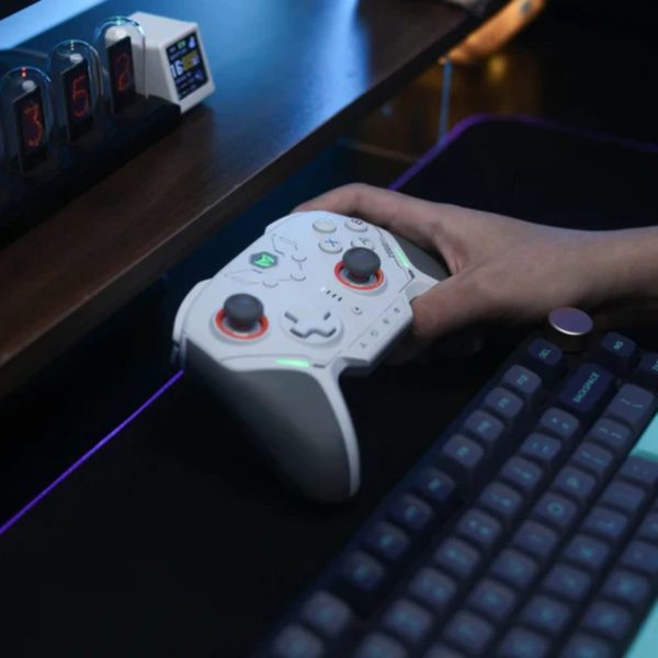 BIGBIG WON BLITZ2 Tri-Mode Wireless Controller with TMR Joysticks - Image 2